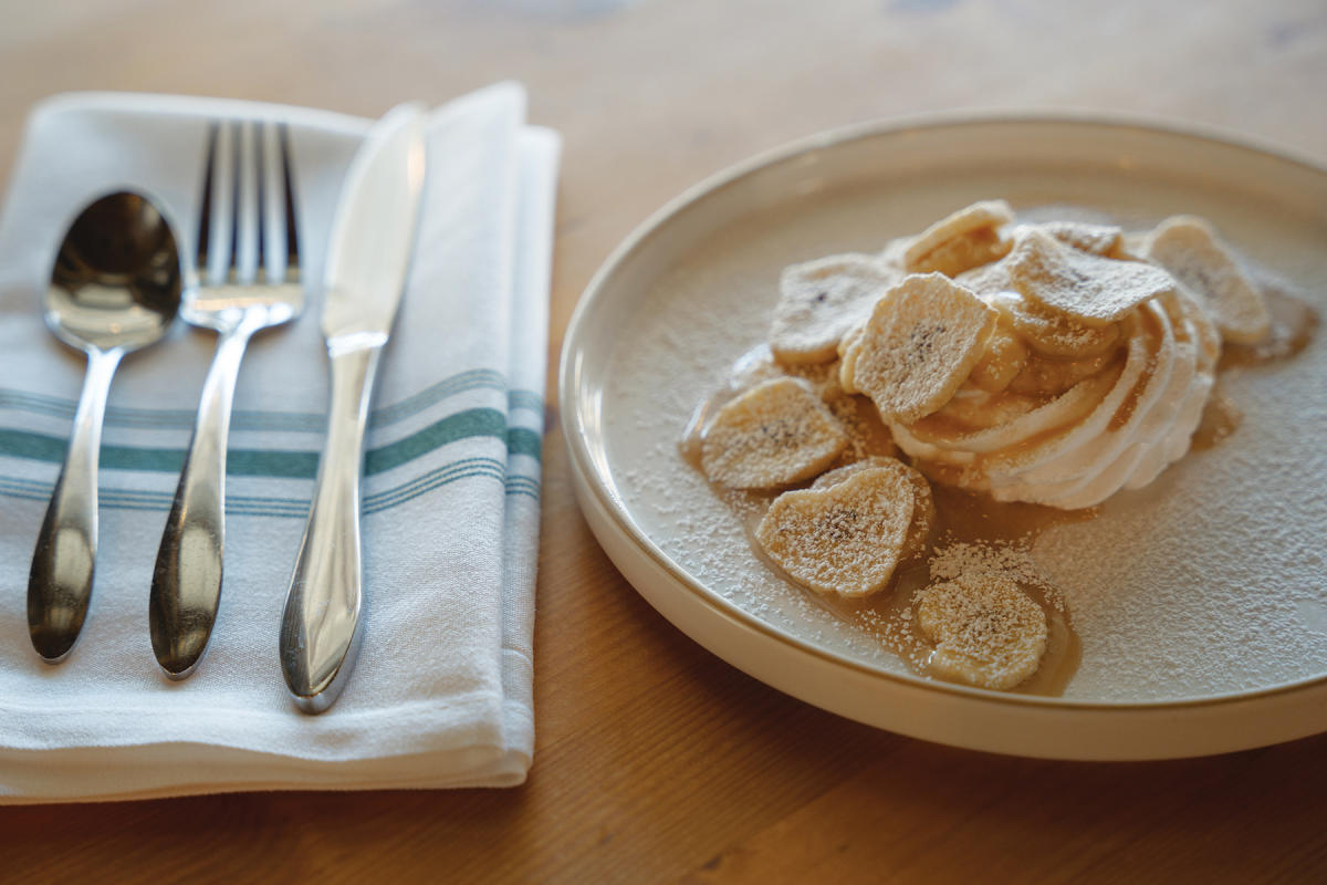 Banana-infused Pavlova from <a target=